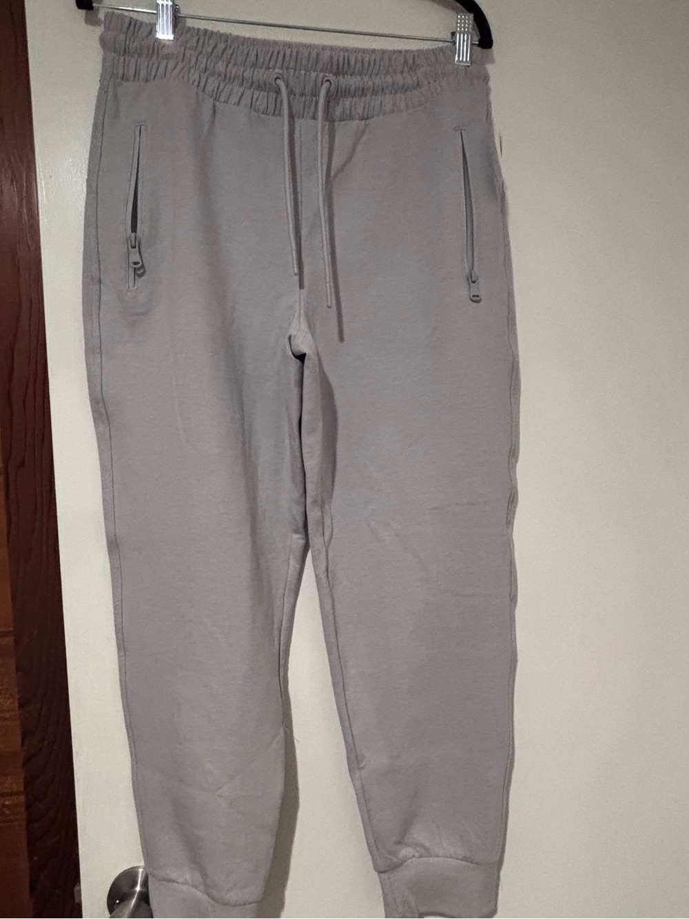 M-petite Old Navy Women’s Light Gray Zip-Pocket High Rise Joggers